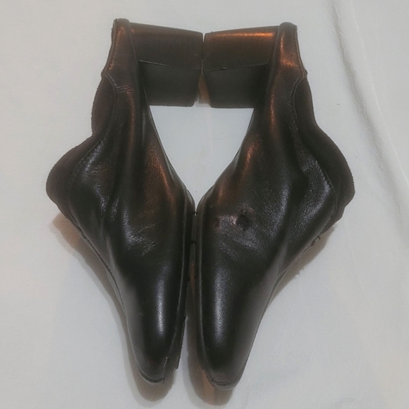 Liz Claiborne Women's Black Upper Leather mules slip on size 7 M - Picture 6 of 9